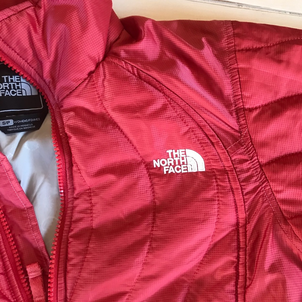 The North Face 🏔 pink jacket - Picture 2 of 6